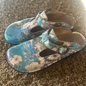 Alegria Classic Women’s Clog Blue Floral